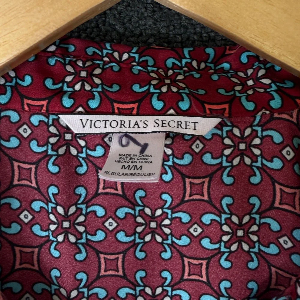 Victoria's Secret Burgundy Medallion Print Pajama Top Long Sleeve Size M